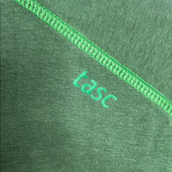 Green Long Sleeve Pullover - Picture 3 of 5